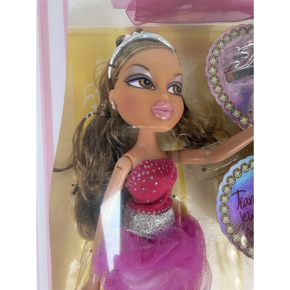New Yasmin Bratz Doll Sweet 16 Birthday Charm Tiara Earrings Bracelet Retired‎ - Picture 2 of 12